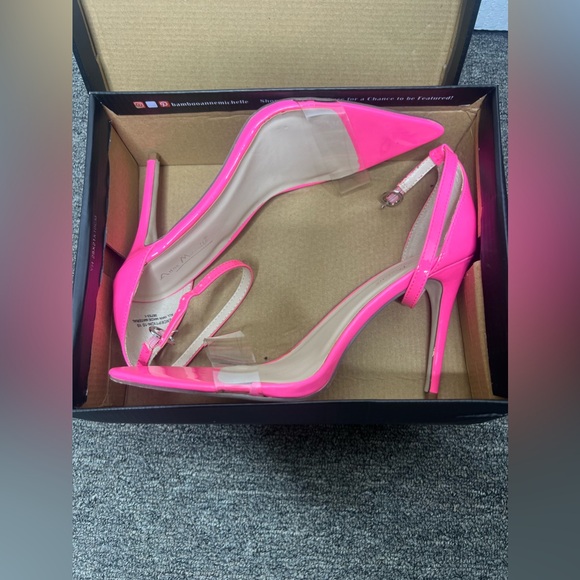 Pink Pointed Toes Heels - Picture 3 of 4